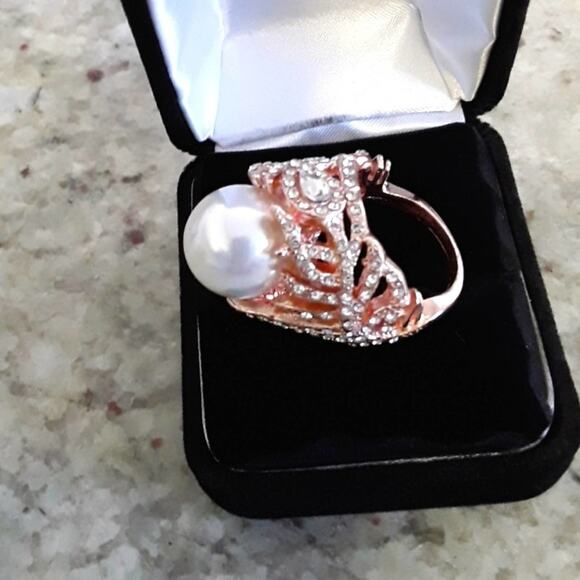 NIB Sz 7 Rose Gold Diamond Rhinestone & Pearl Cocktail Statement Ring - Picture 4 of 6
